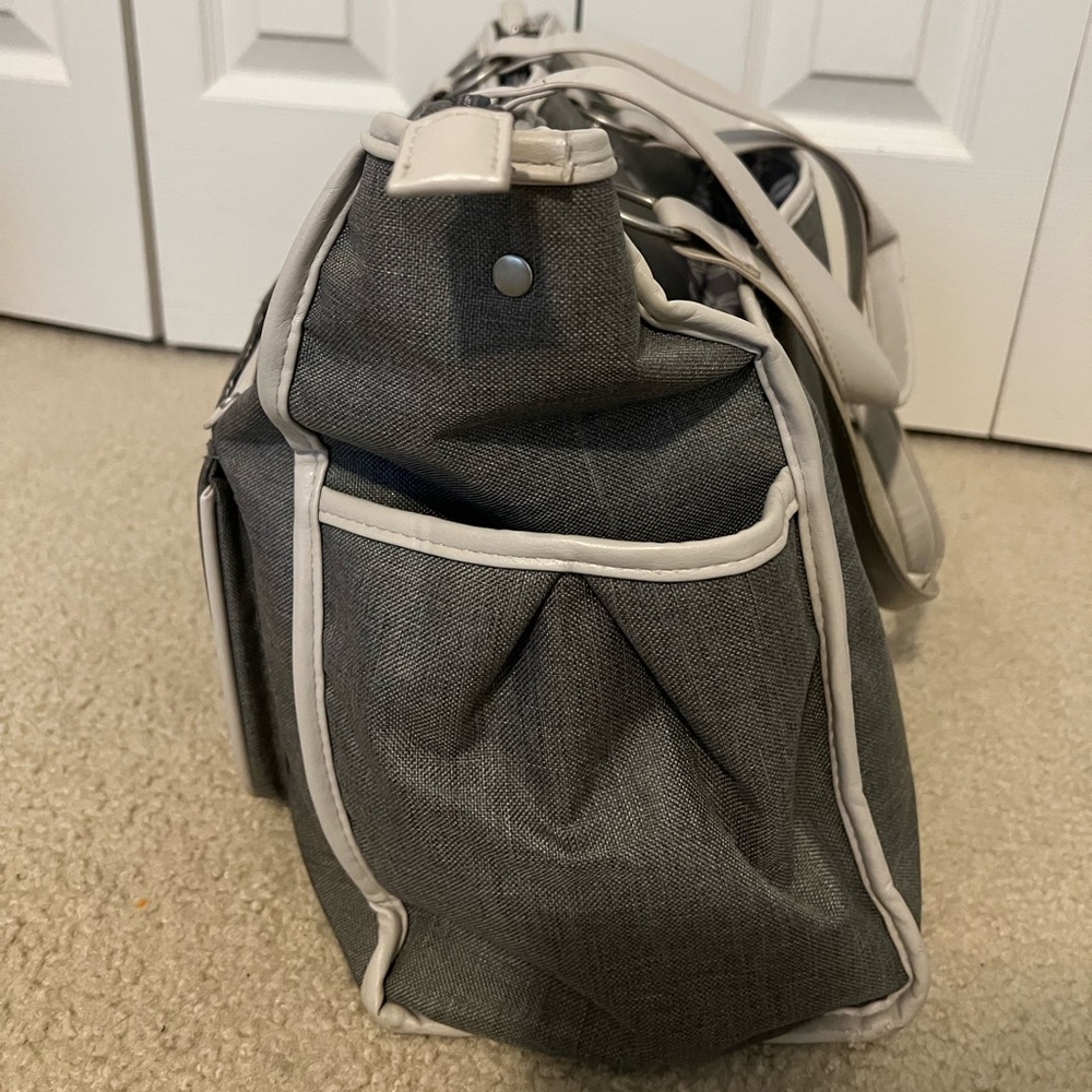 Carter’s diaper bag/ hospital bag - Picture 4 of 7